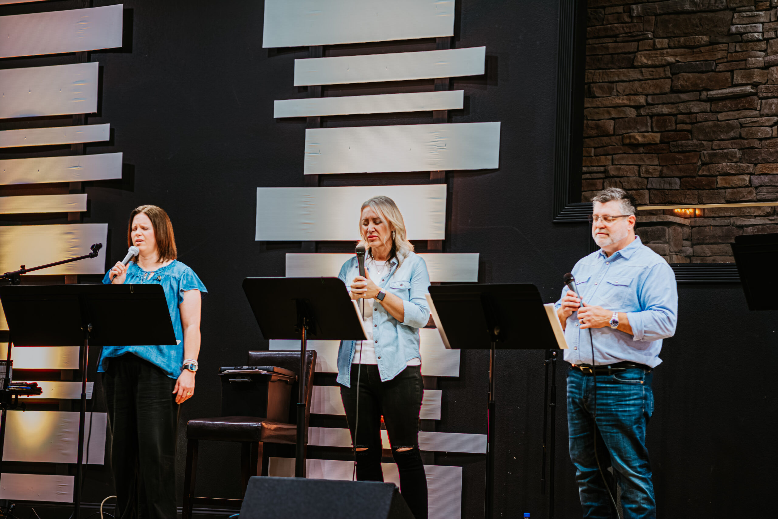 DSC_2910 person raising hand