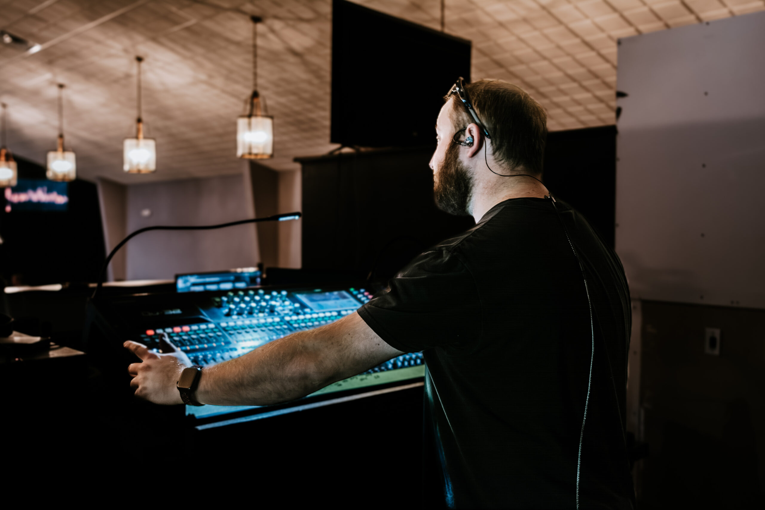 DSC_3026 man in black crew neck t-shirt holding black tablet computer